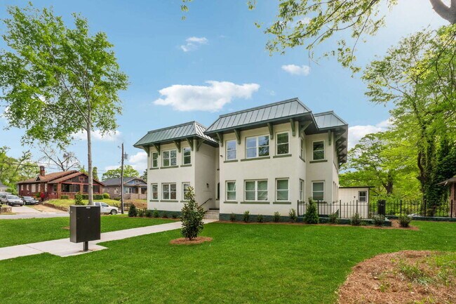 Building Photo - Come check out the West End Flats!