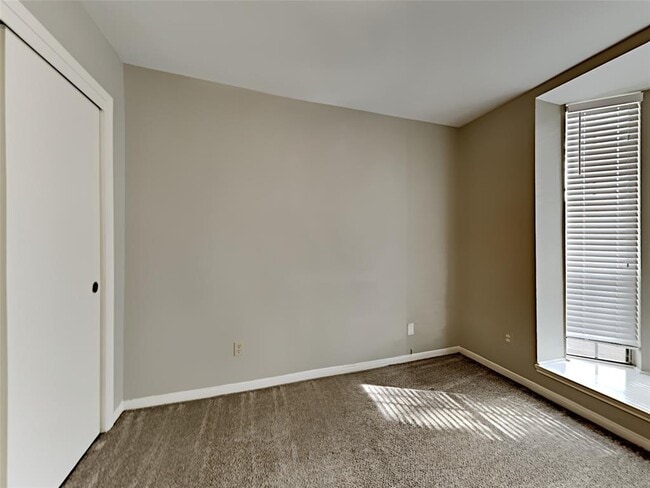 Building Photo - 6629 Queensclub Dr