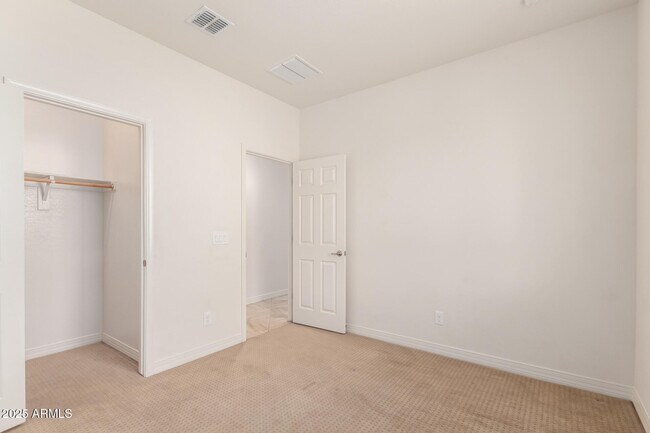 Building Photo - 10119 W Los Gatos Dr