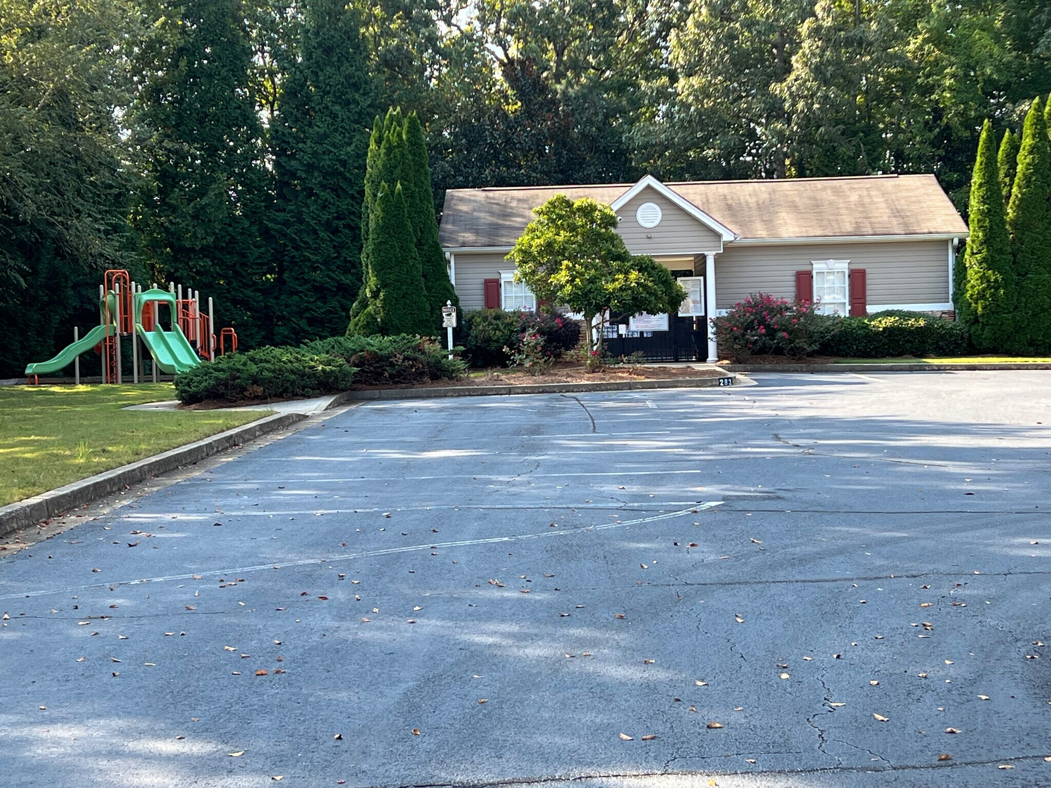 Building Photo - Room in Townhome on Derby Ct