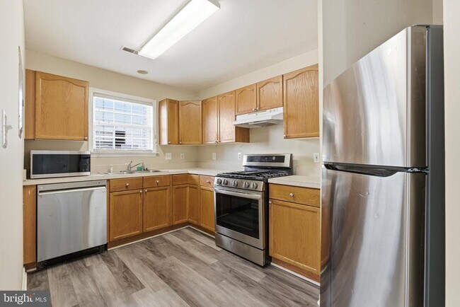 Building Photo - 2109 Bristol Dr