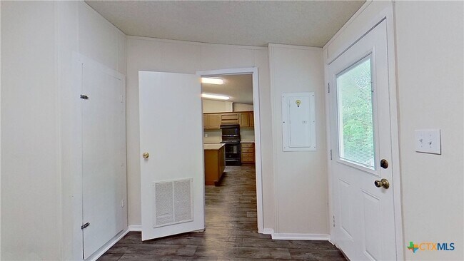 Building Photo - 100 Co Rd 194