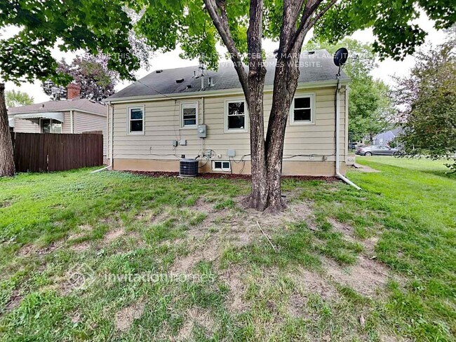 Building Photo - 6616 5th Ave S