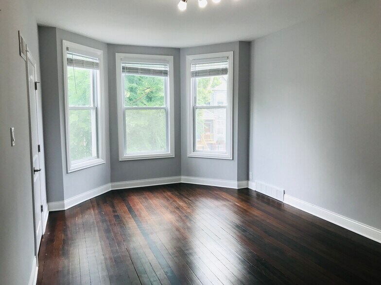 Building Photo - 2824 N Ridgeway Ave