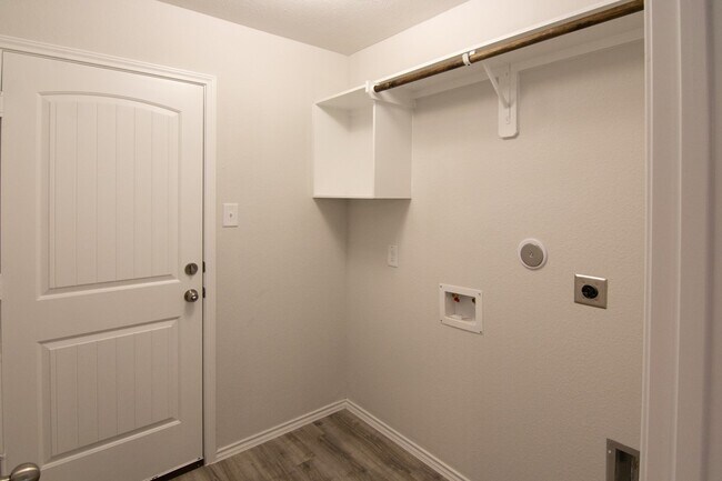 Building Photo - 6303 Austinville Dr
