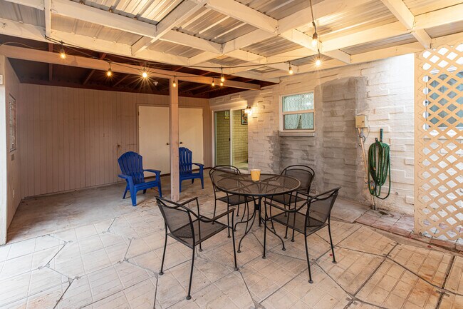 Building Photo - 2812 S Mill Ave