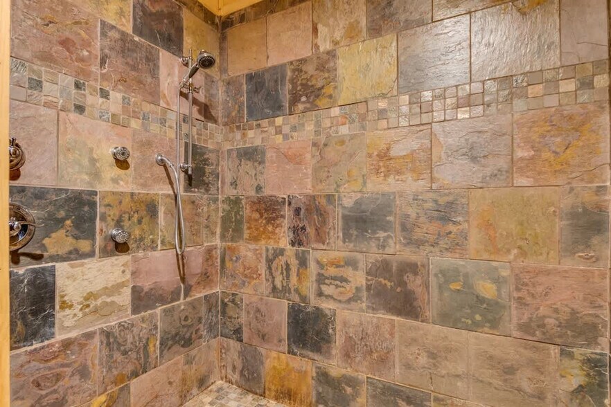 Building Photo - 5151 Riversong Way