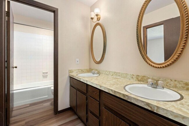 Building Photo - 119 Greenwood Dr