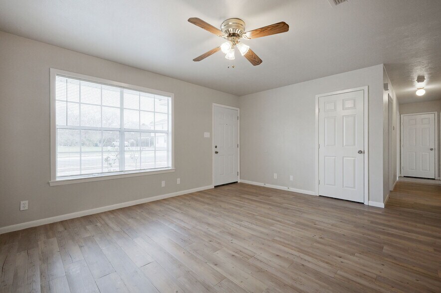 Building Photo - 608 Uland St