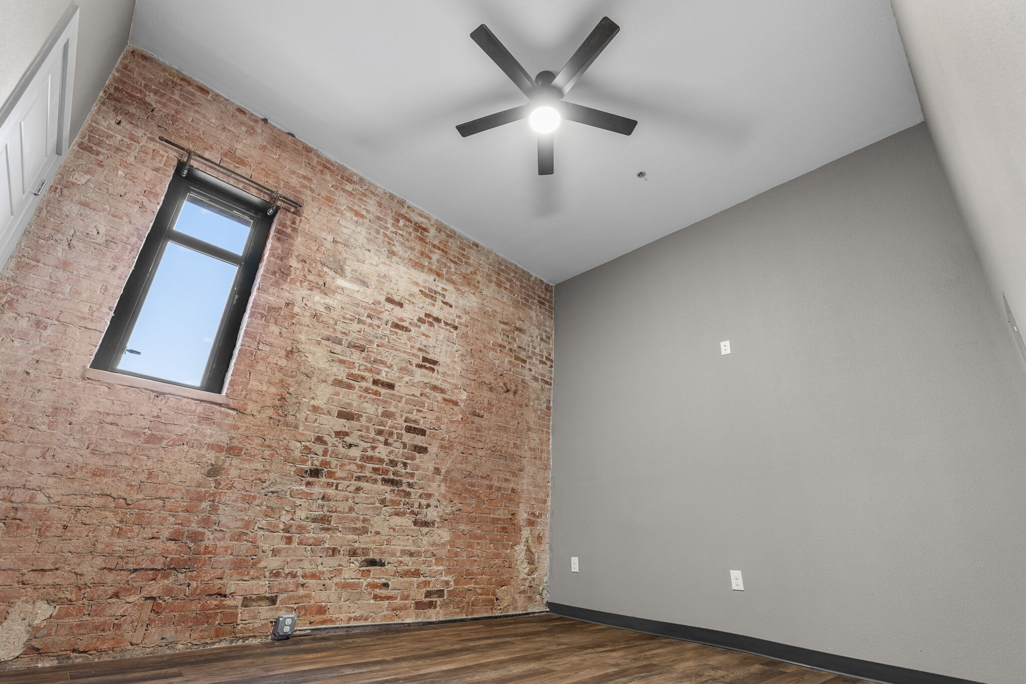 Building Photo - 901 9th St