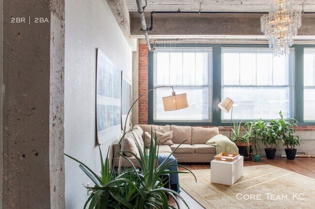 Building Photo - Loft in the Old Garment District!