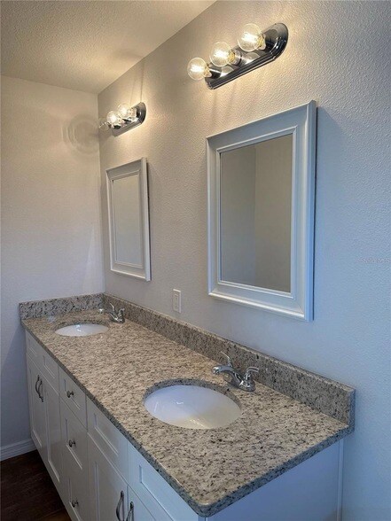 Building Photo - 4000 SW 139th St Rd