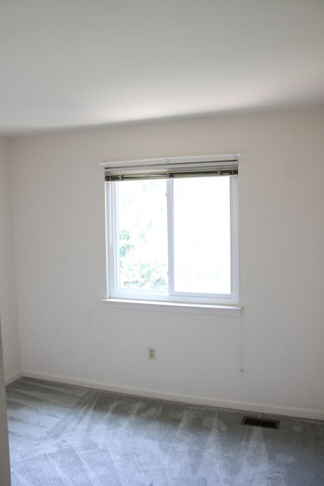 Building Photo - Conveniently Located- Three Bedroom Home Annapolis, MD