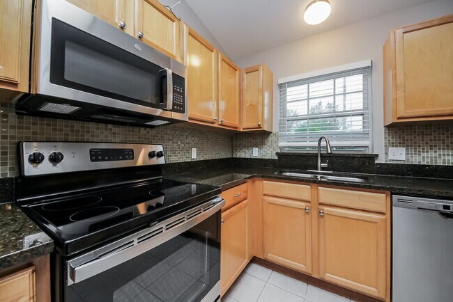 Building Photo - 35123 Queens Way