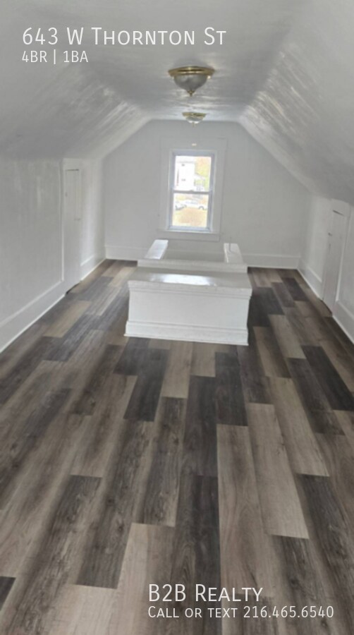 Building Photo - 643 W Thornton St