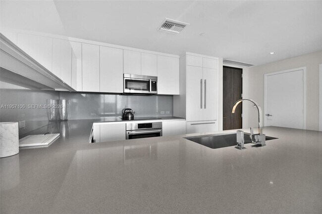 Building Photo - 88 SW 7th St