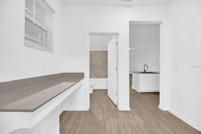 Building Photo - 1904 Rider Rain Ln