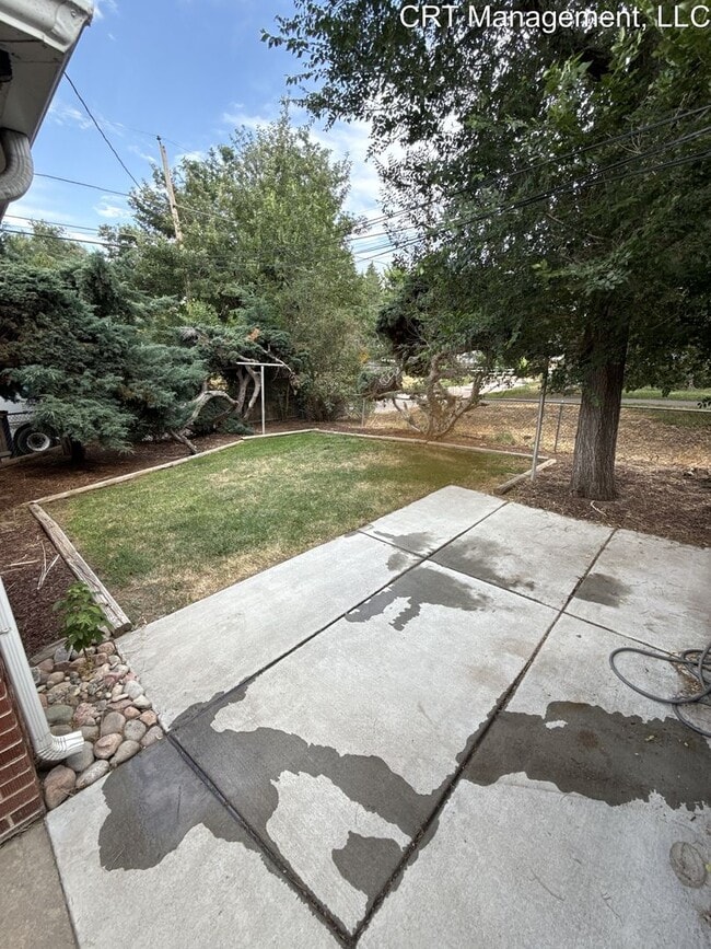 Building Photo - Charming 2-Bedroom Duplex in the Heart of ...