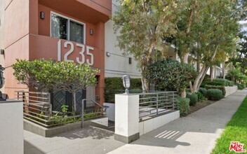 Building Photo - 1235 Granville Ave