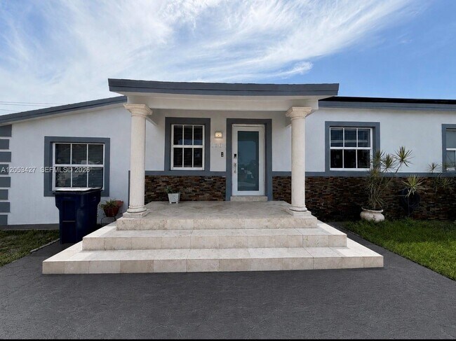 Building Photo - 1701 SW 72nd Ct