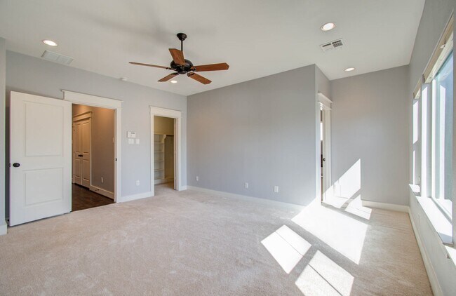 Building Photo - 517 Fowler St