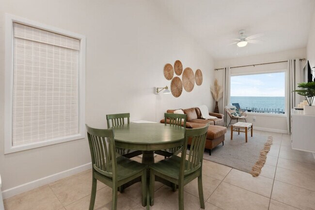 Building Photo - 108 Las Joyas Blvd