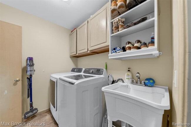 Building Photo - 30118 Kingsway Dr