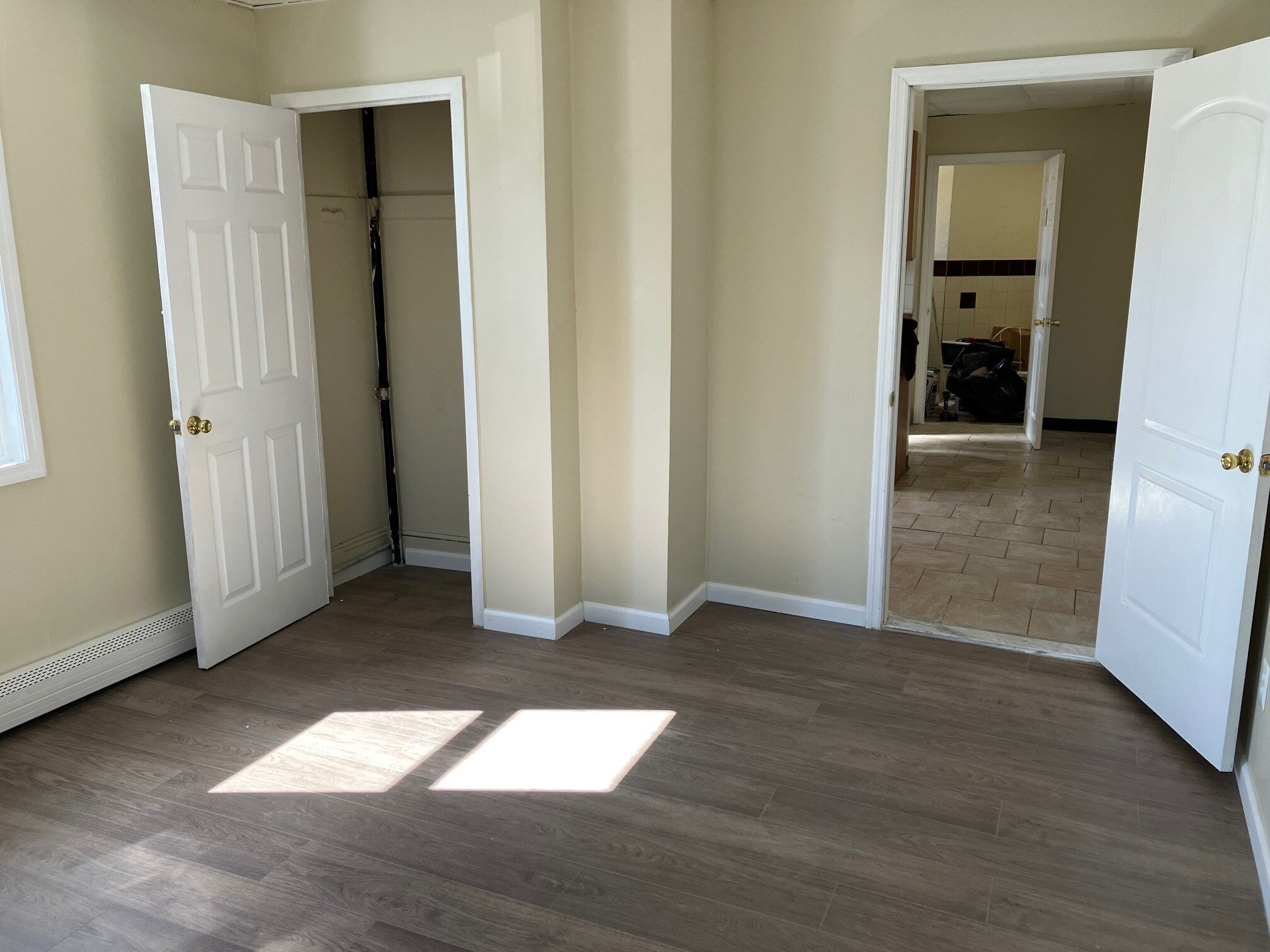 Building Photo - 302 Maple Ave