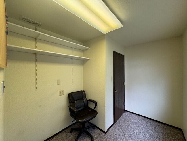 Building Photo - 2437 Ridgewood Dr