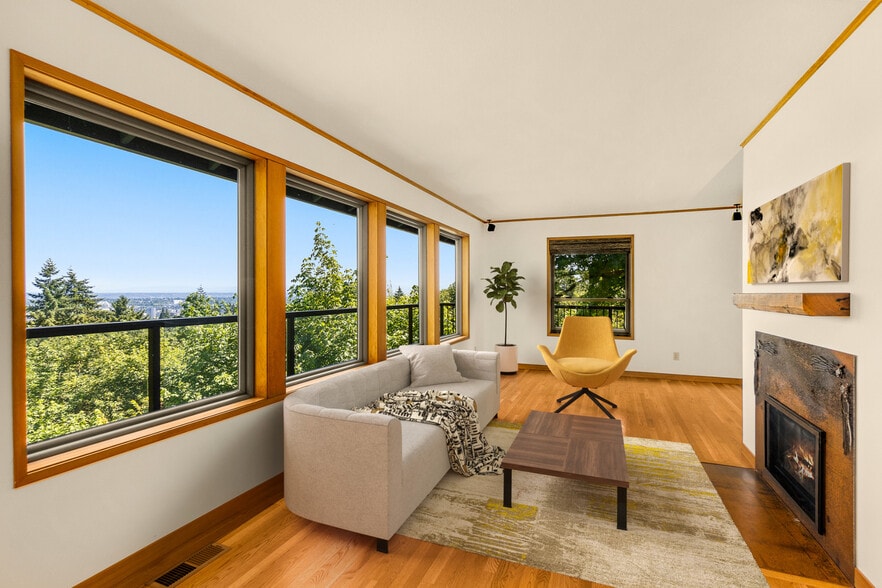 Virtually Staged - 2445 SW Montgomery Dr