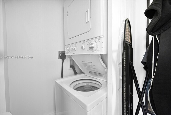 Building Photo - 621 11th St