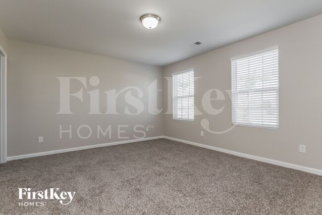 Building Photo - 260 Heaton Dr