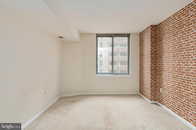 Building Photo - 851 N Glebe Rd