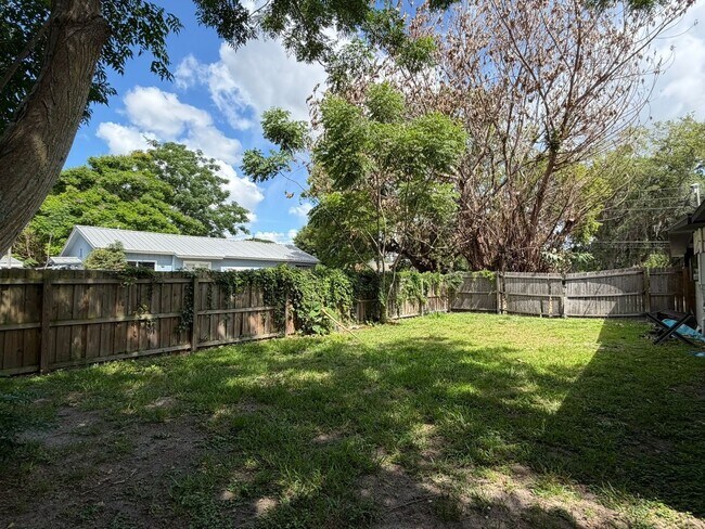 Building Photo - 3000 Lake Margaret Dr