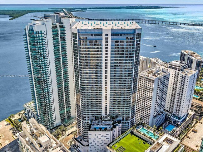 Building Photo - 1300 Brickell Bay Dr