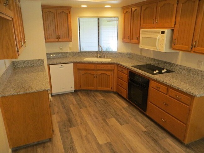 Building Photo - North Fresno Home, 3BR/2BA, Built 1989 - Lots of Amenities!