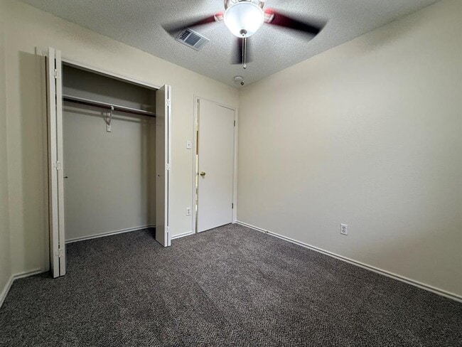 Building Photo - 2304 Granberry Dr