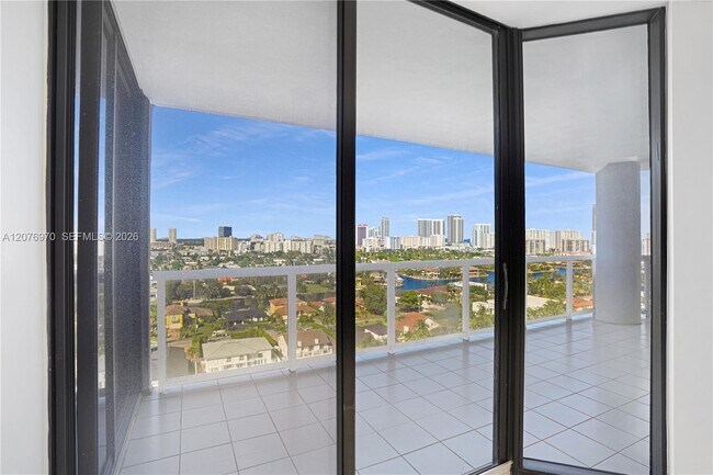 Building Photo - 3600 Yacht Club Dr
