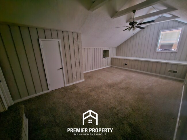 Building Photo - Spacious 4BR/3BA Memphis Home w/ Vaulted Ceilings, Hardwood Floors & 2-Car Garage