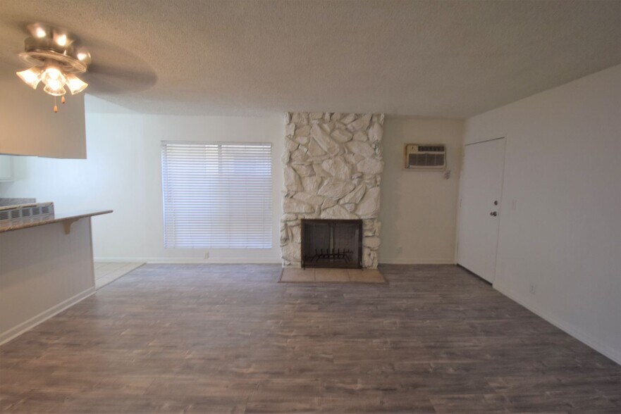 Building Photo - 10745 Hortense St