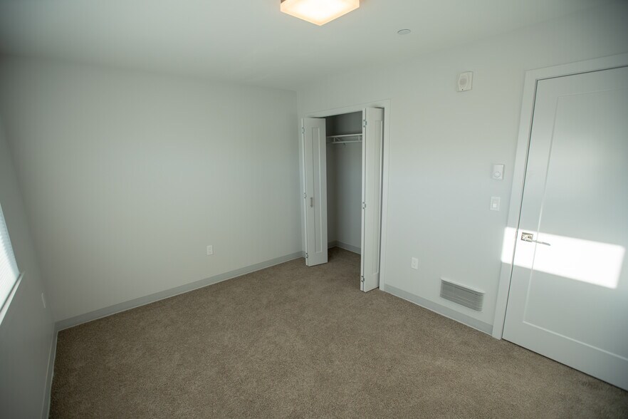 Building Photo - 303 Edmonds St