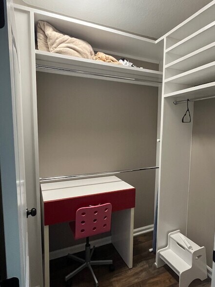 Building Photo - 1300 Park W Blvd