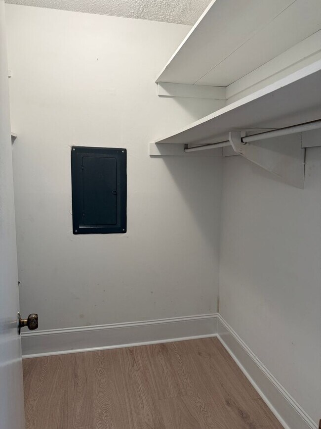 Building Photo - Forest Acres