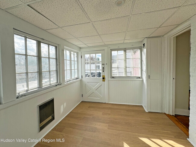 Building Photo - 340 Main St