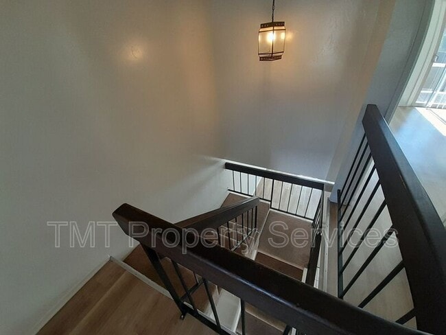 Building Photo - 413 E Rice Ranch Rd