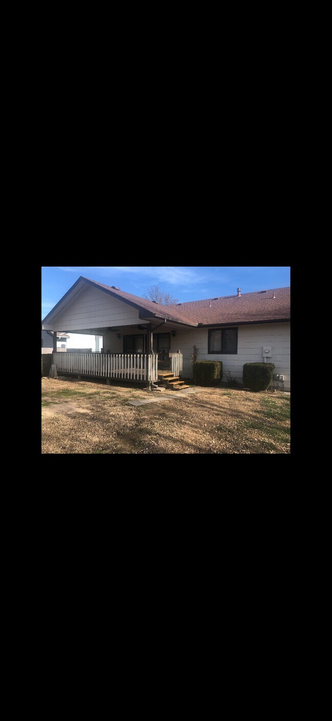 Building Photo - 1449 N Judith St