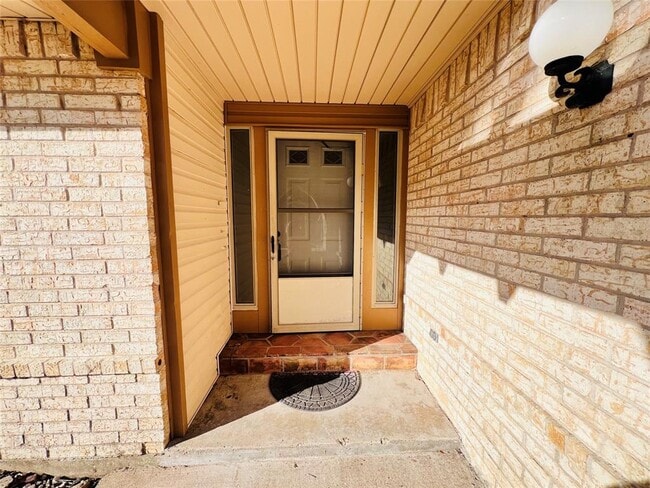Building Photo - 9614 Ravensworth Dr