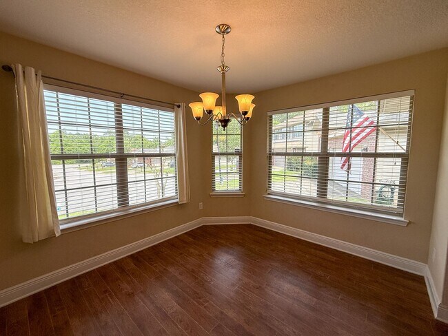 Building Photo - 3 Bedroom 2 Bath Home for Rent with Charmi...