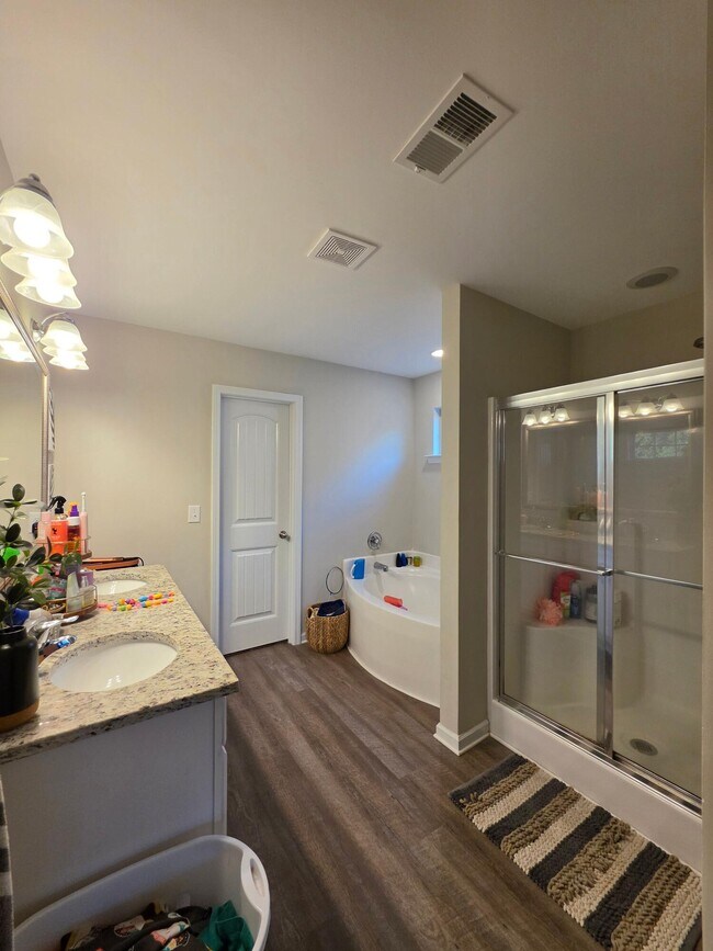 Building Photo - 147 Niblick Dr