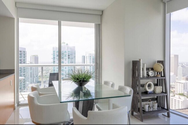 Building Photo - 501 Brickell Ave